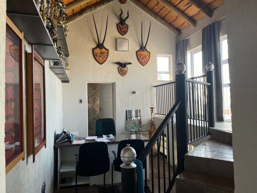 8 Bedroom Property for Sale in Waverley Free State